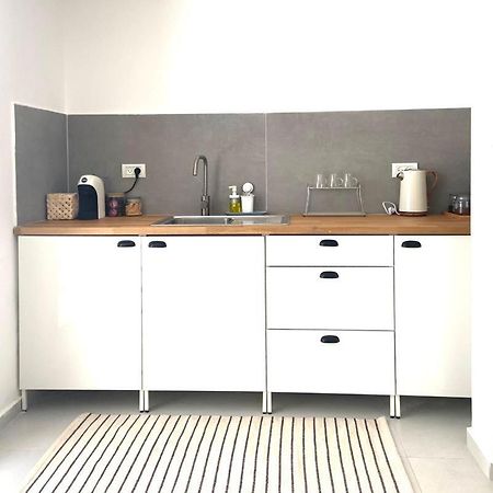 אירוח השקד - 10דק' משדה התעופה Apartment Giv'at Koach Luaran gambar