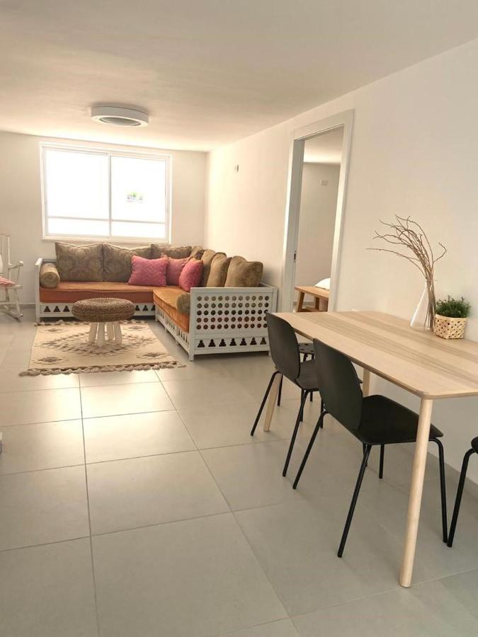אירוח השקד - 10דק' משדה התעופה Apartment Giv'at Koach Luaran gambar