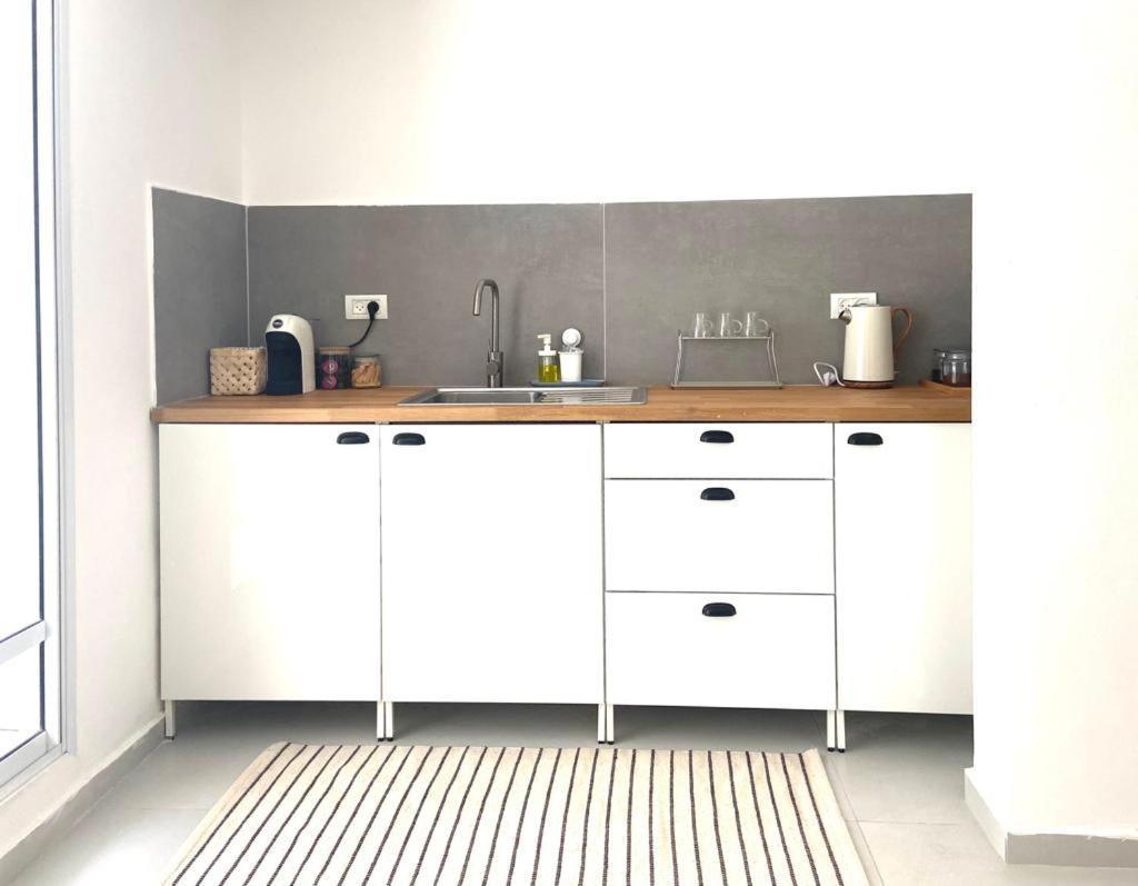 אירוח השקד - 10דק' משדה התעופה Apartment Giv'at Koach Luaran gambar